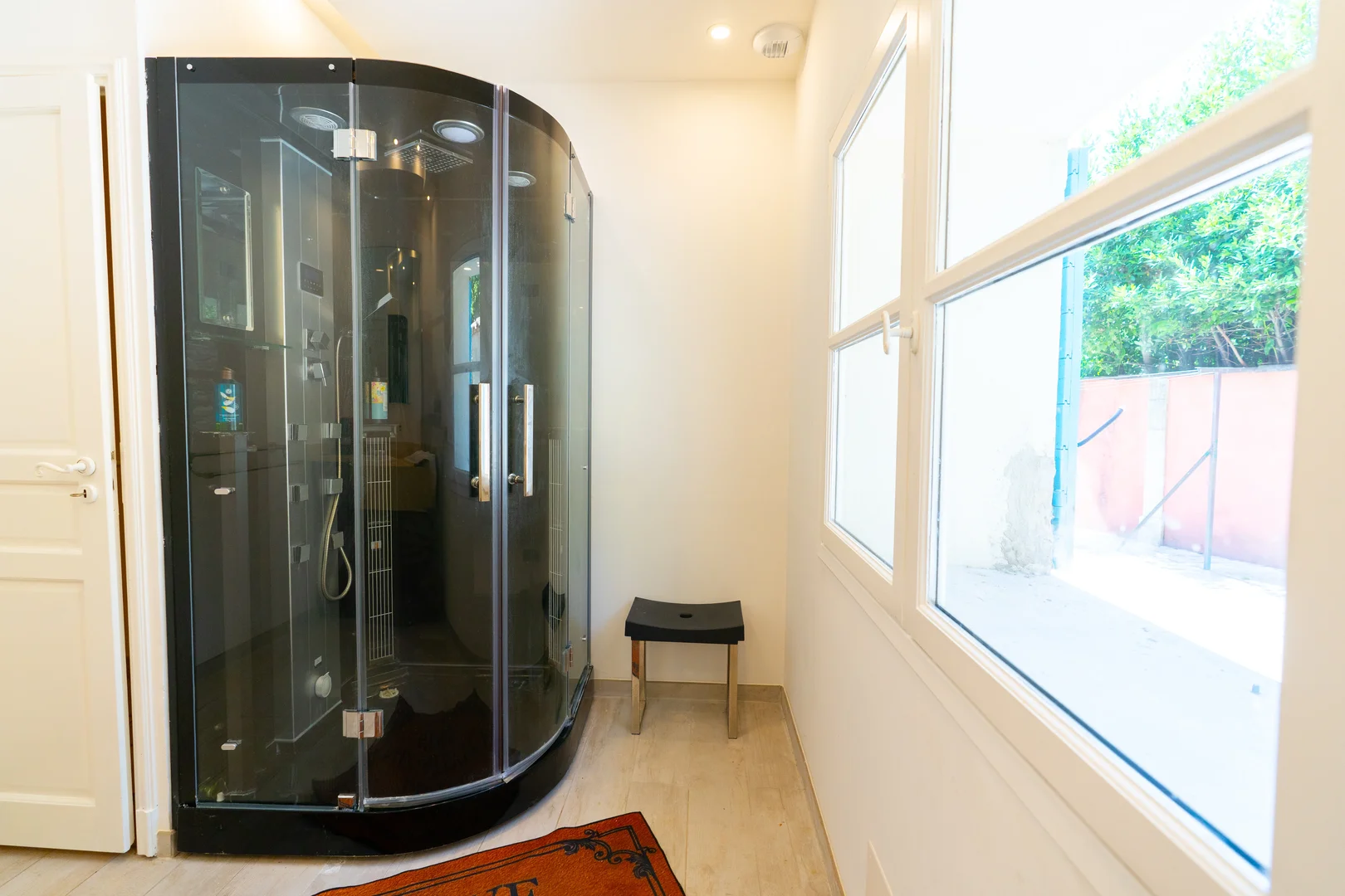 à Nîmes maison d'hôtes avec parking réservée aux adultes